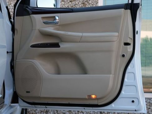 Used 2013 Lexus LX 570 4WD w/ Luxury Pkg w/Pre-crash image 43