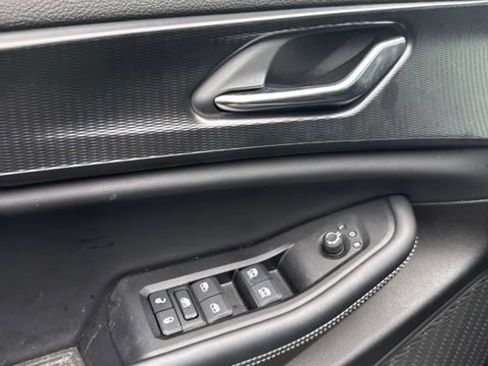 Used 2025 Jeep Grand Cherokee L Laredo RWD image 10