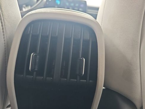 Used 2025 Hyundai Kona SEL FWD image 26
