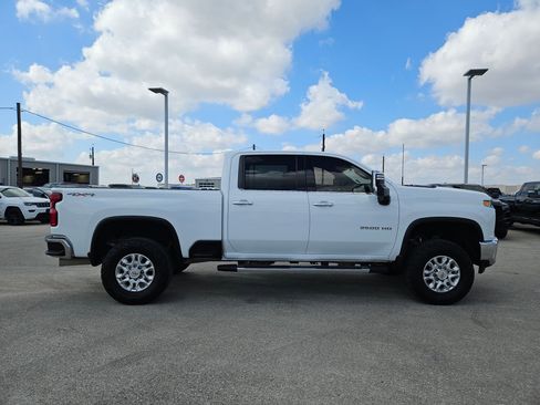 Used 2021 Chevrolet Silverado 2500 LTZ image 2