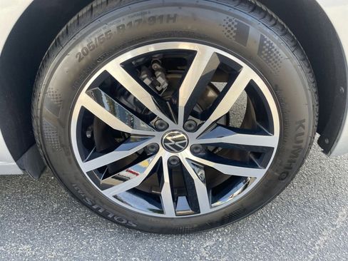 Used 2025 Volkswagen Jetta SE image 30