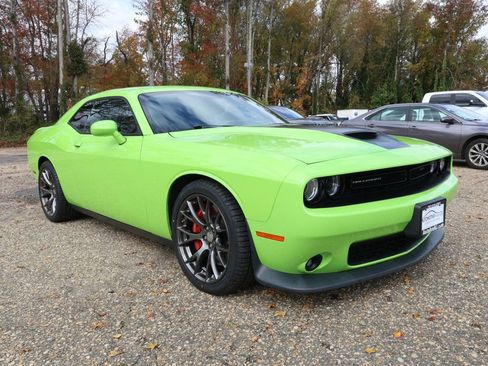 Used 2015 Dodge Challenger SRT w/ Technology Group image 7