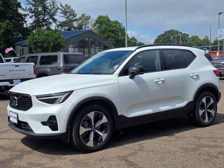 Used 2024 Volvo XC40 B5 Plus AWD/4WD video 1
