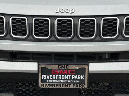 Used 2024 Jeep Compass Latitude image 43