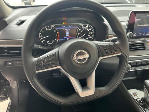 Used 2025 Nissan Altima 2.5 SV image 28