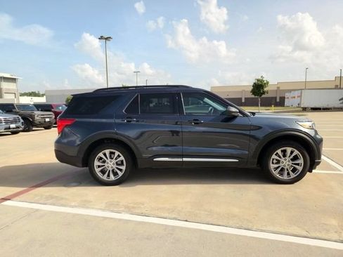 Used 2024 Ford Explorer XLT w/ Equipment Group 202A RWD image 4