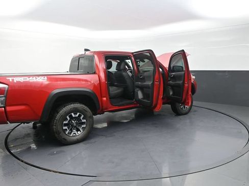 Used 2022 Toyota Tacoma TRD Off-Road w/ Technology Package AWD/4WD image 44