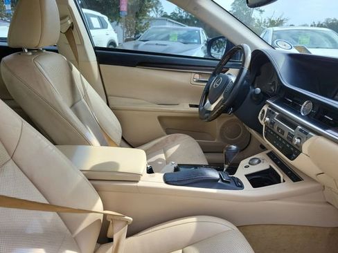 Used 2014 Lexus ES 350 w/ Luxury Package image 32