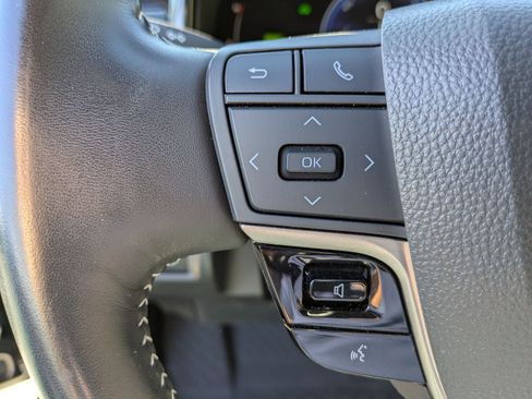 Used 2025 Toyota Camry SE AWD/4WD image 16