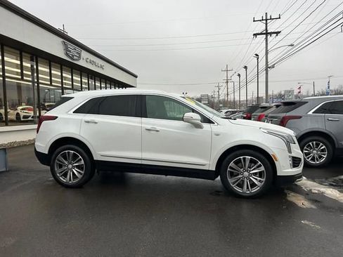 Used 2021 Cadillac XT5 Premium Luxury AWD/4WD image 2