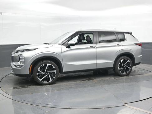 Used 2024 Mitsubishi Outlander SE AWD/4WD image 9