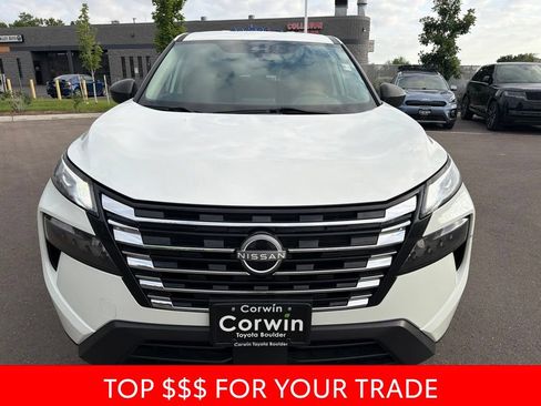 Used 2024 Nissan Rogue S AWD/4WD image 2