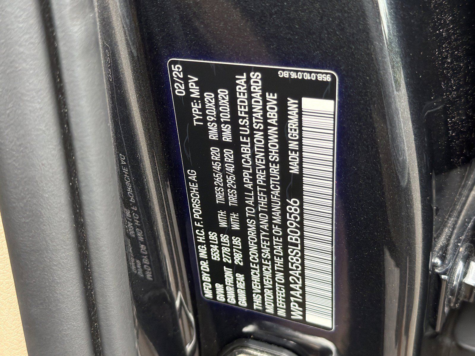 Used 2025 Porsche Macan Turbo AWD/4WD image 35