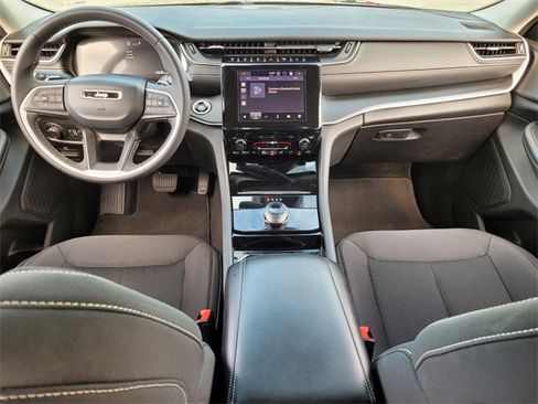 Used 2023 Jeep Grand Cherokee L Laredo image 14