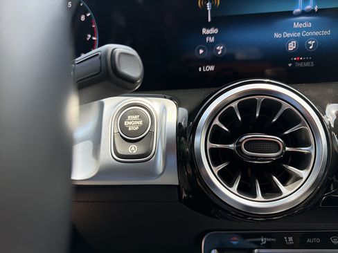 Used 2023 Mercedes-Benz GLB 250 4MATIC image 29