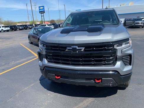 Used 2023 Chevrolet Silverado 1500 LT Trail Boss w/ LPO, Dark Essentials Package AWD/4WD image 4