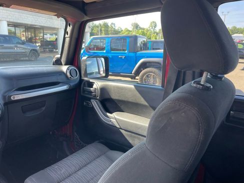 Used 2012 Jeep Wrangler Unlimited Sahara w/ Connectivity Group AWD/4WD image 19