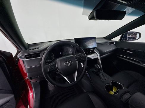 Used 2023 Toyota Venza XLE image 4