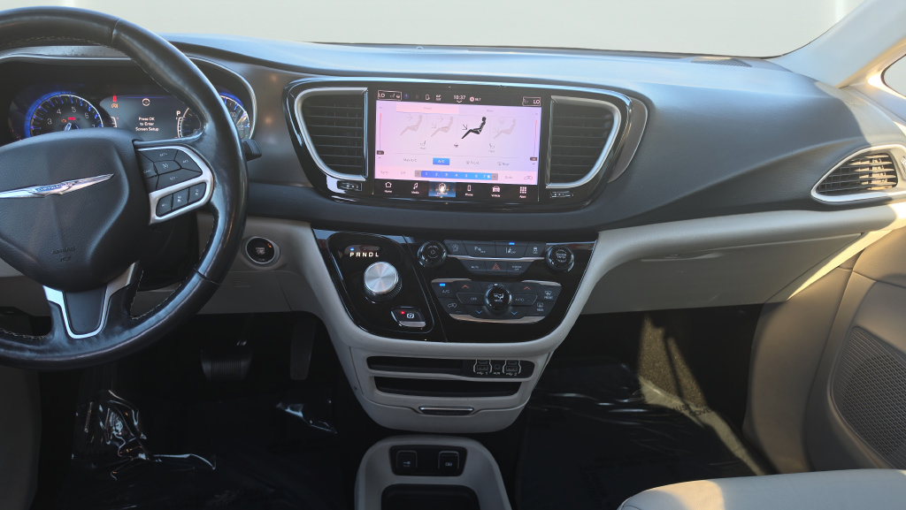 Used 2021 Chrysler Pacifica Touring-L FWD image 12