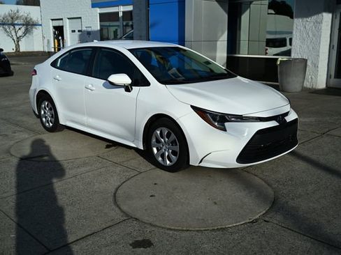 Used 2023 Toyota Corolla LE image 1