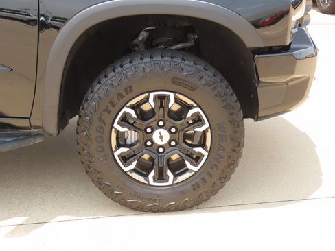 Used 2023 Chevrolet Silverado 1500 ZR2 w/ Technology Package AWD/4WD image 9