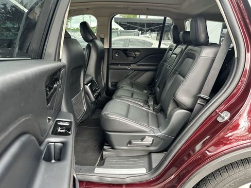 Used 2021 Lincoln Aviator Reserve w/ Class IV Trailer Tow Package RWD image 4