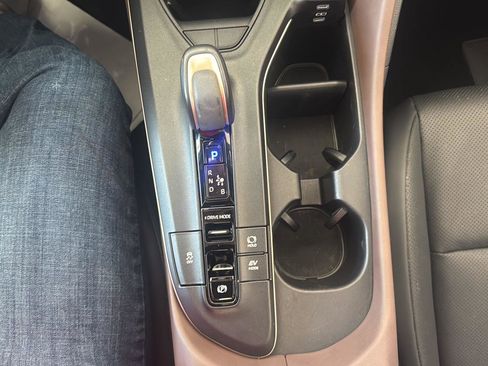 Used 2023 Toyota Crown Limited image 30