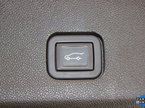 Used 2024 Cadillac XT6 Premium Luxury image 16