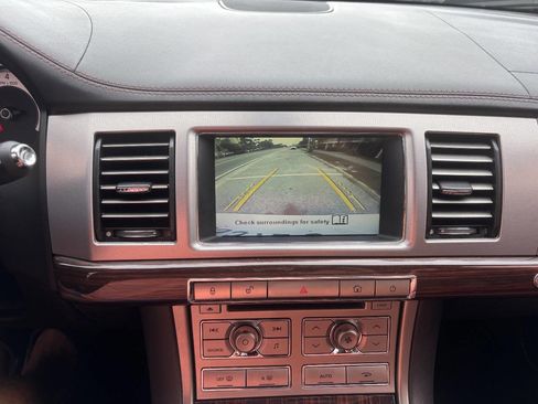Used 2011 Jaguar XF Premium RWD image 14