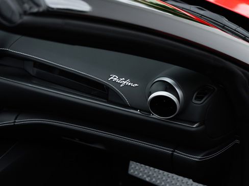Used 2019 Ferrari Portofino image 34