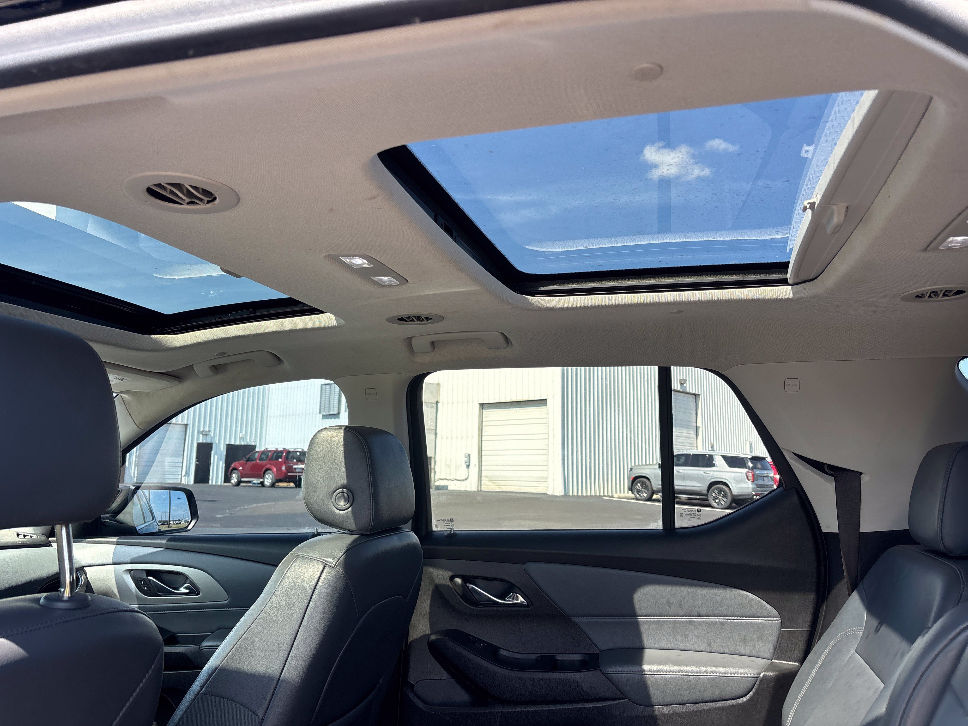 Used 2021 Chevrolet Traverse LT w/ LT Premium Package FWD image 13