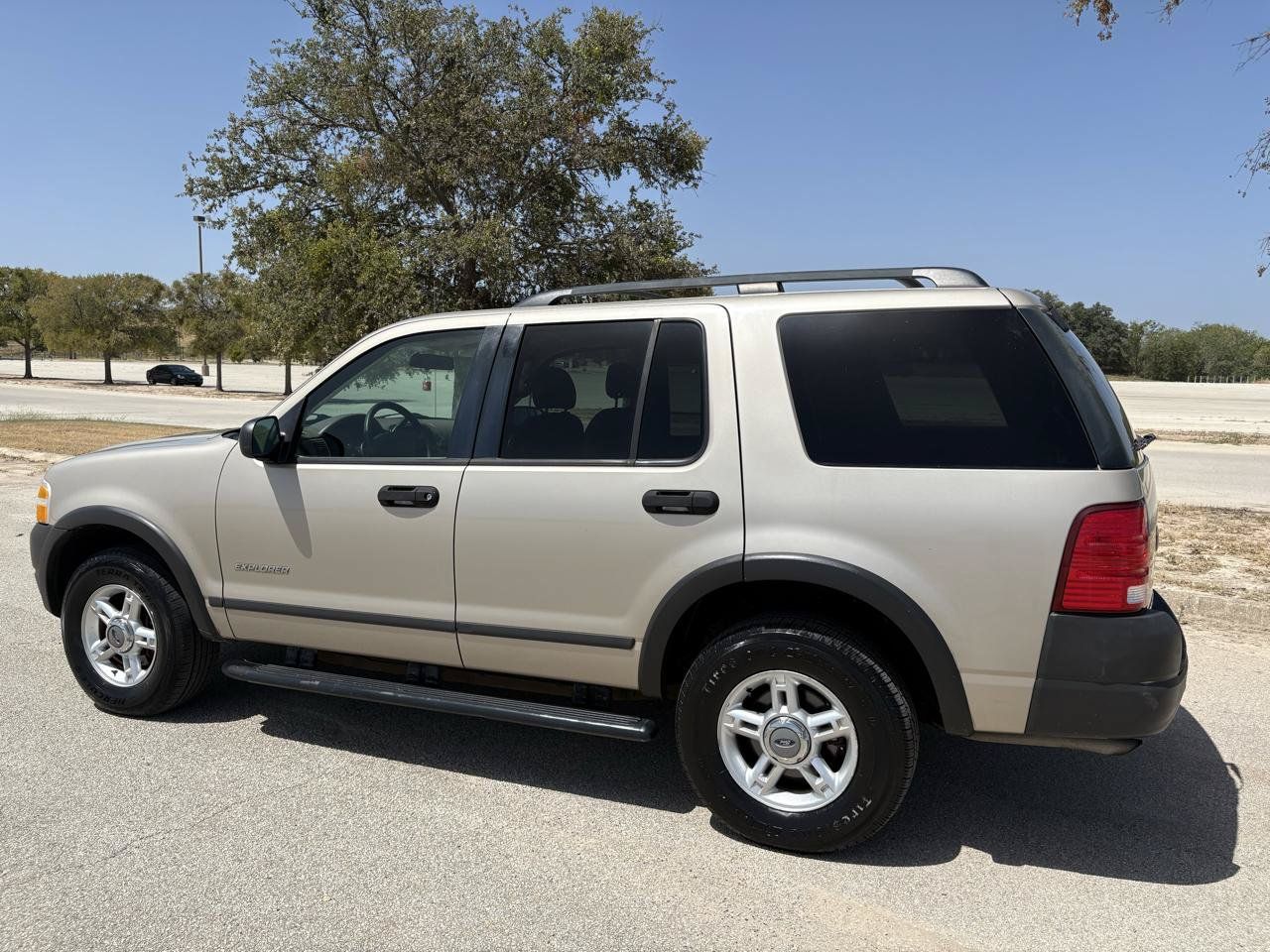 Used 2004 Ford Explorer XLS RWD image 14