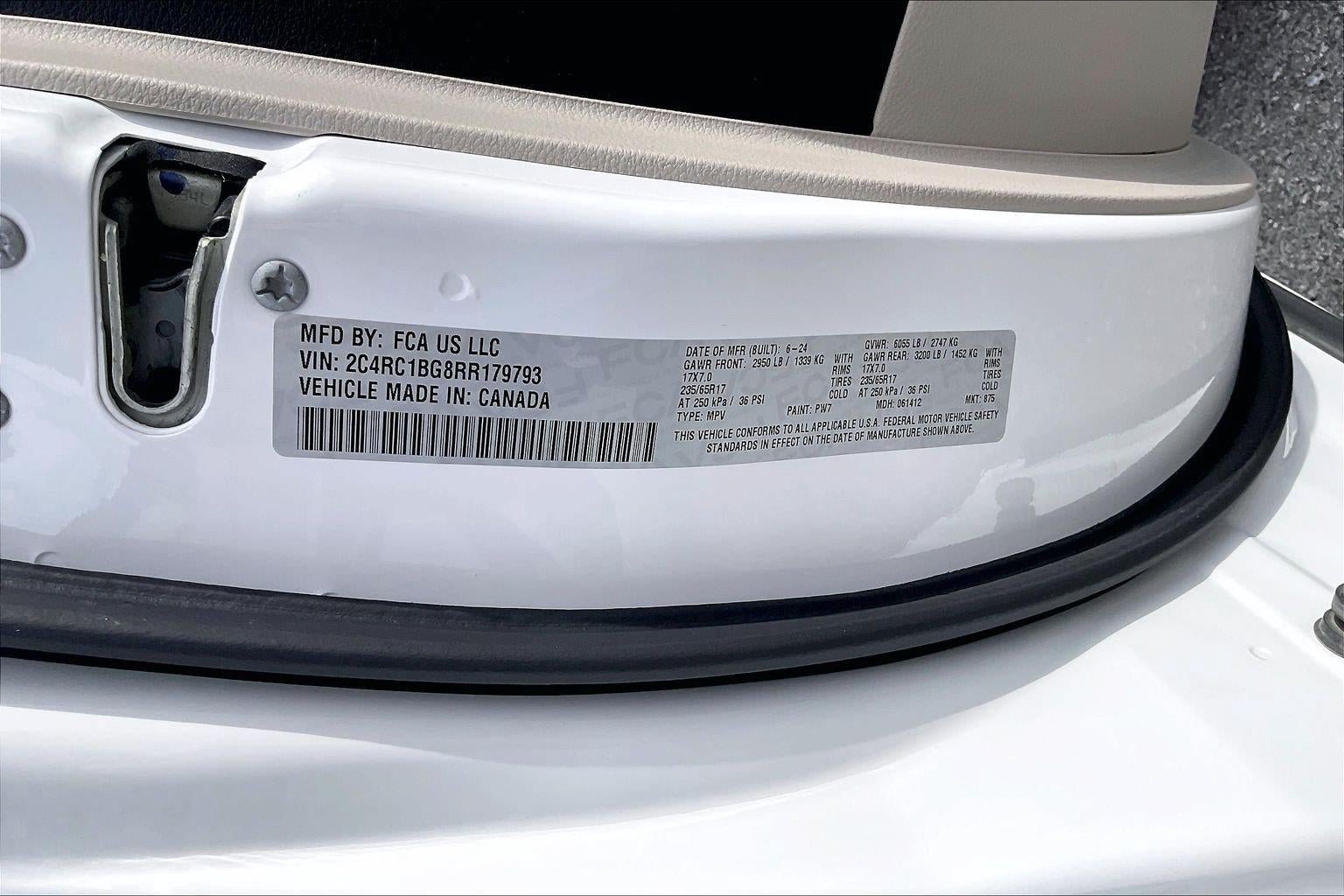 Used 2024 Chrysler Pacifica Touring-L FWD image 31