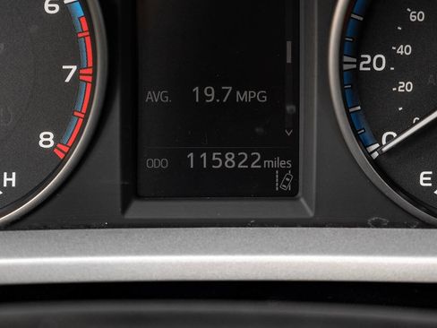 Used 2017 Toyota RAV4 LE FWD image 20