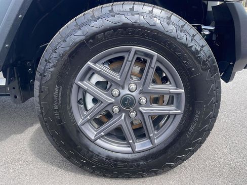 Used 2025 Jeep Wrangler Sport S image 9