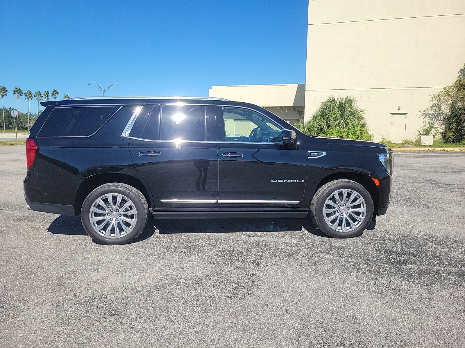 Certified 2024 GMC Yukon Denali w/ Advanced Technology Package RWD image 6