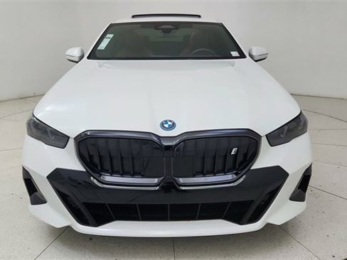 Used 2025 BMW i5 eDrive40i w/ M Sport Package image 2