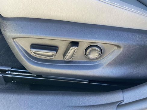 Used 2025 Toyota Camry SE image 14