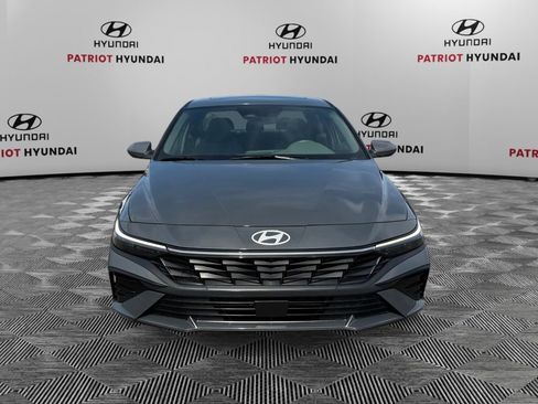 Used 2025 Hyundai Elantra SEL FWD image 8