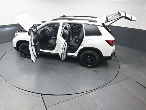 Certified 2024 Honda Passport Black Edition image 47