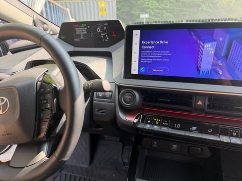 Used 2024 Toyota Prius Prime Premium w/ Advanced Technology Package FWD image 25