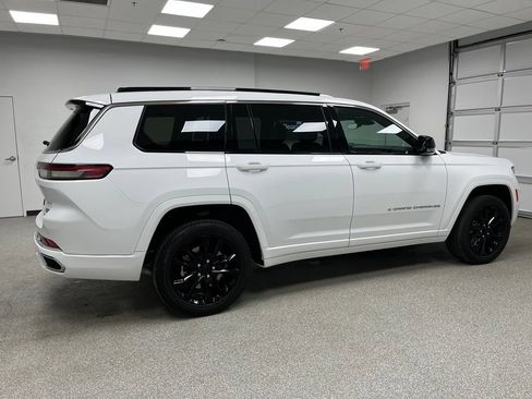 Used 2024 Jeep Grand Cherokee L Overland w/ Trailer Tow Package AWD/4WD image 11
