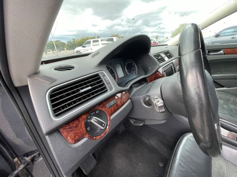 Used 2013 Volkswagen Passat TDI SEL Premium image 12