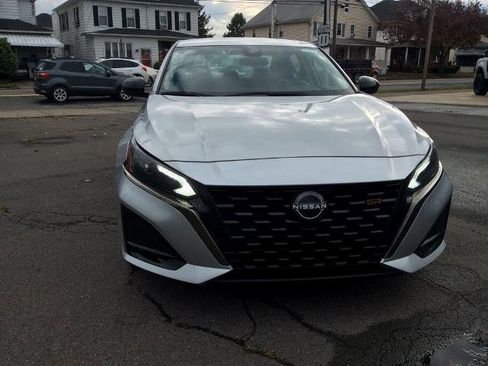 Used 2024 Nissan Altima 2.5 SR image 3