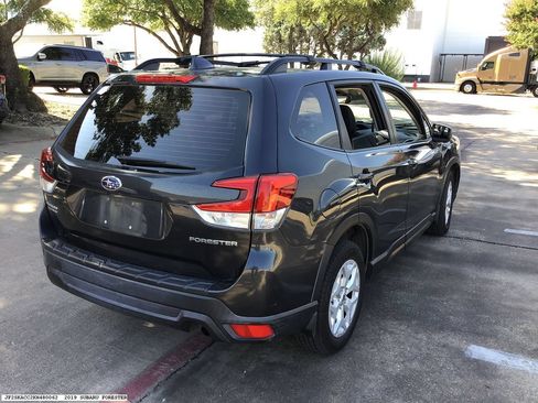 Used 2019 Subaru Forester AWD/4WD image 5