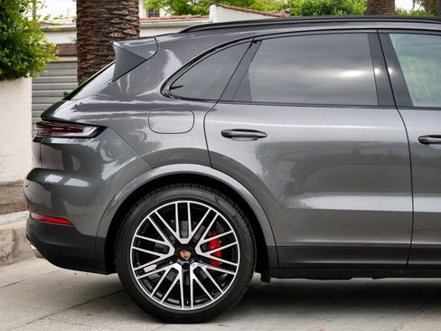 Used 2025 Porsche Cayenne S AWD/4WD image 8