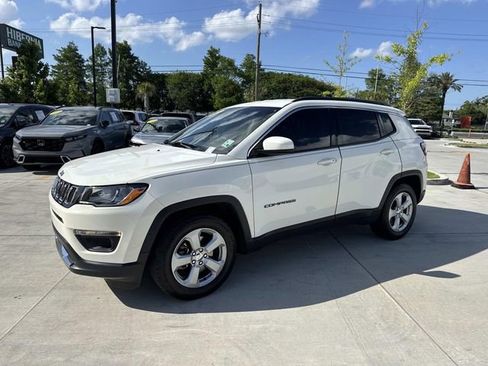 Used 2019 Jeep Compass Latitude FWD image 3