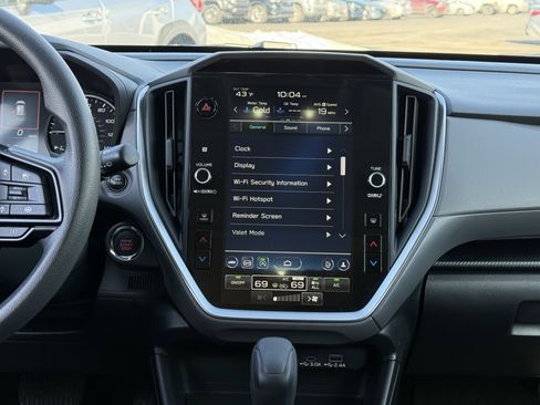 Used 2024 Subaru Crosstrek 2.0i Premium image 3