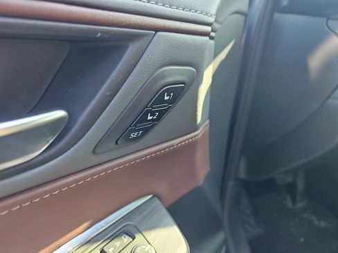 Used 2022 Toyota Venza XLE AWD/4WD image 6