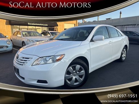 Used 2009 Toyota Camry LE image 1